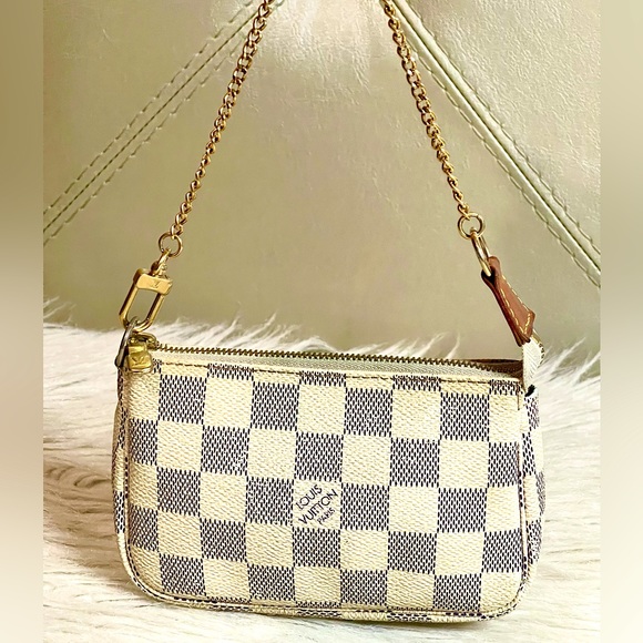 Authentic Louis Vuitton Pochette - Picture 3 of 16